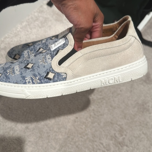 Used - Picture 2 of 4